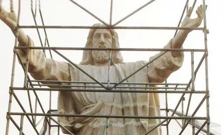 Jesus_statue.jpg Jesus_statue.jpg