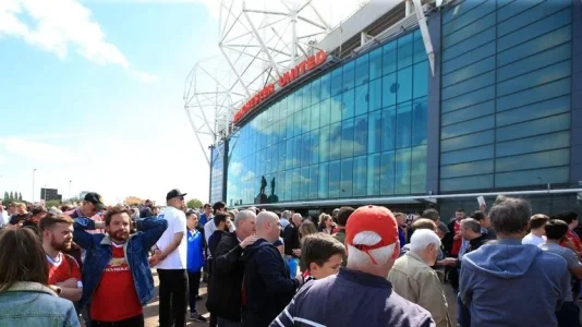 man u v bur.jpg man u v bur.jpg