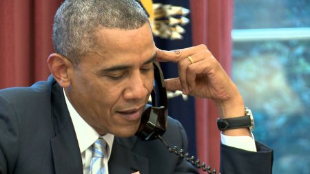 obama making call.jpg