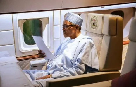 buhari in plane.jpg