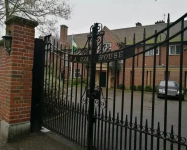 Buhari Sneaks Out To Attend Friday Prayers in London – The Guardian