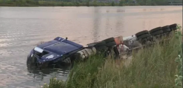 TRUCK PLUNGE.PNG TRUCK PLUNGE.PNG