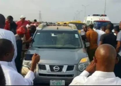 man jumps into lagos lagoon.PNG man jumps into lagos lagoon.PNG