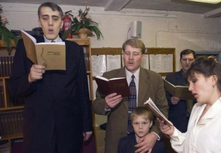 Jehovahs-Witnesses-in-Russia-e1491511553694.jpg