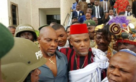 Biafra: Nnamdi Kanu Finally Gets Bail after Fayose, Fani Kayode Stormed Court this morning to witness his trial [PHOTO] 