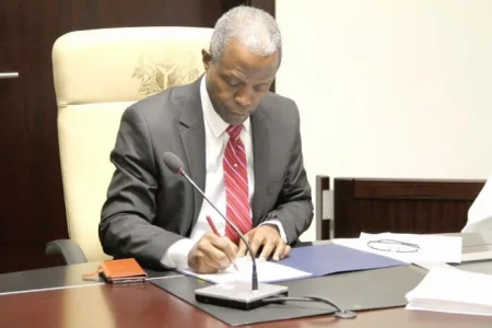 Osinbajo Signs.jpg Osinbajo Signs.jpg