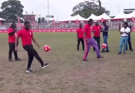 OKOCHA, KANU JOGGLING.jpg OKOCHA, KANU JOGGLING.jpg