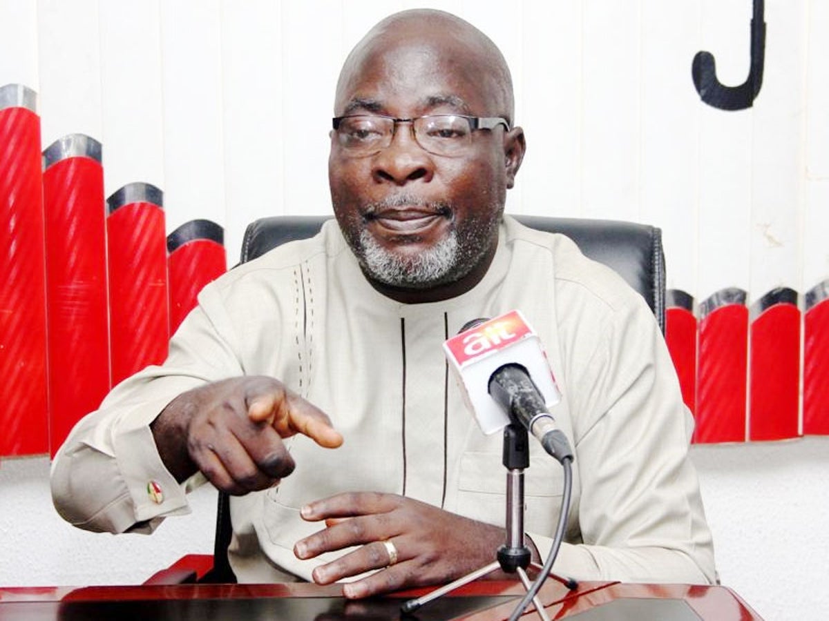 politicsnigeria.com